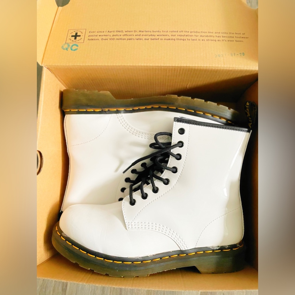 1460 Women's Dr. Martens Patent Leather Lace Up Boot.